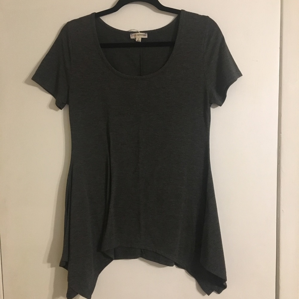 grey top